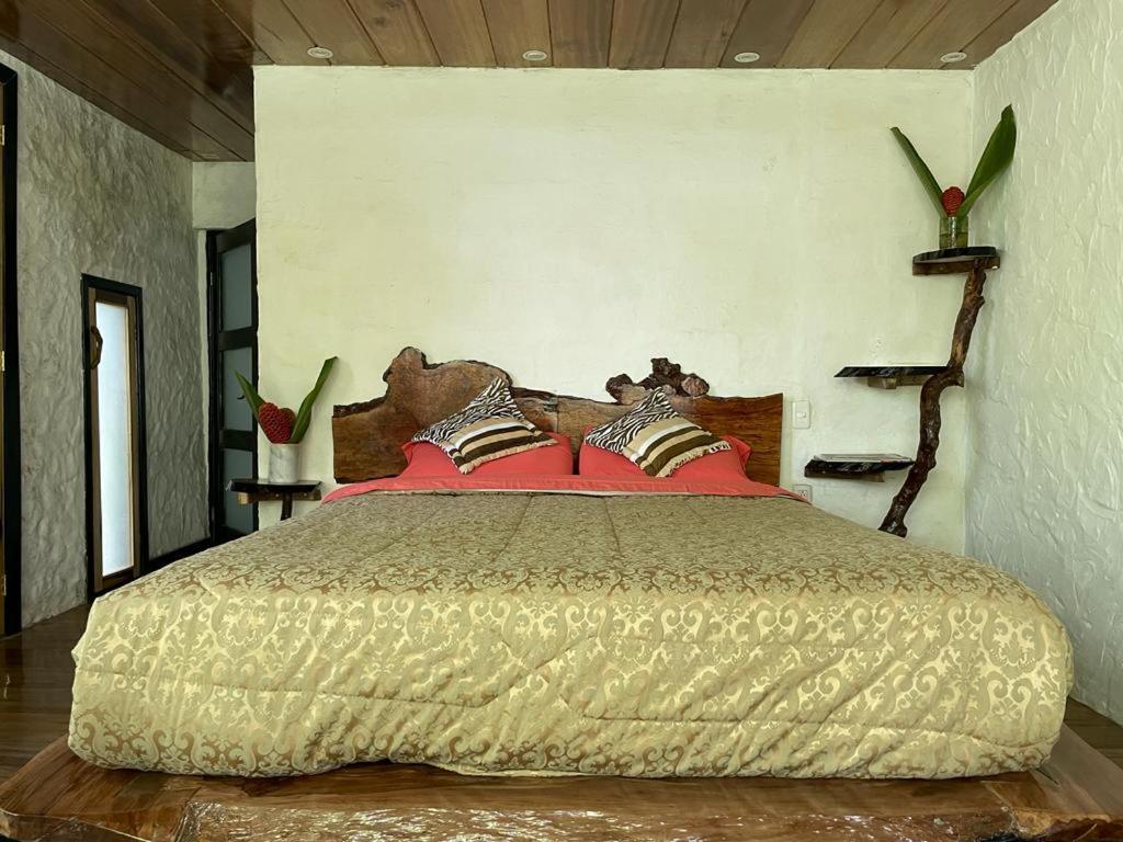 Cantalarana Lodge Mindo Exterior photo
