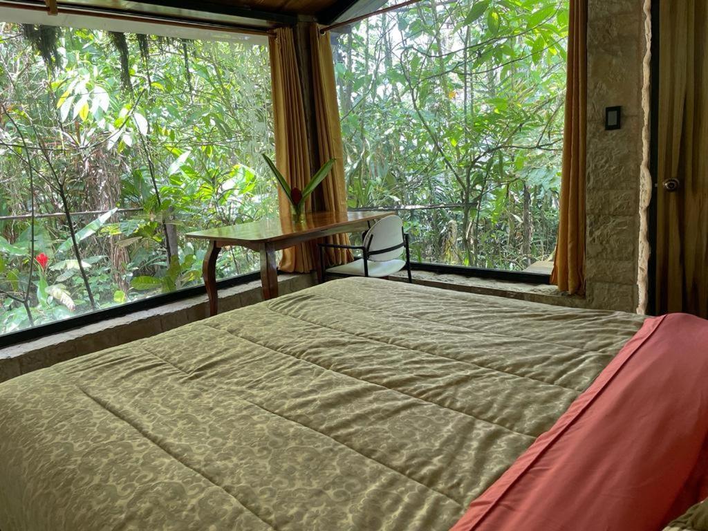 Cantalarana Lodge Mindo Exterior photo